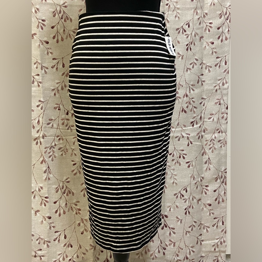 Old Navy - Women’s Pencil Skirt (NWT)